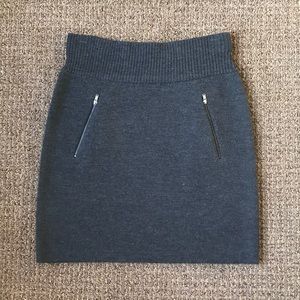Gray knit skirt